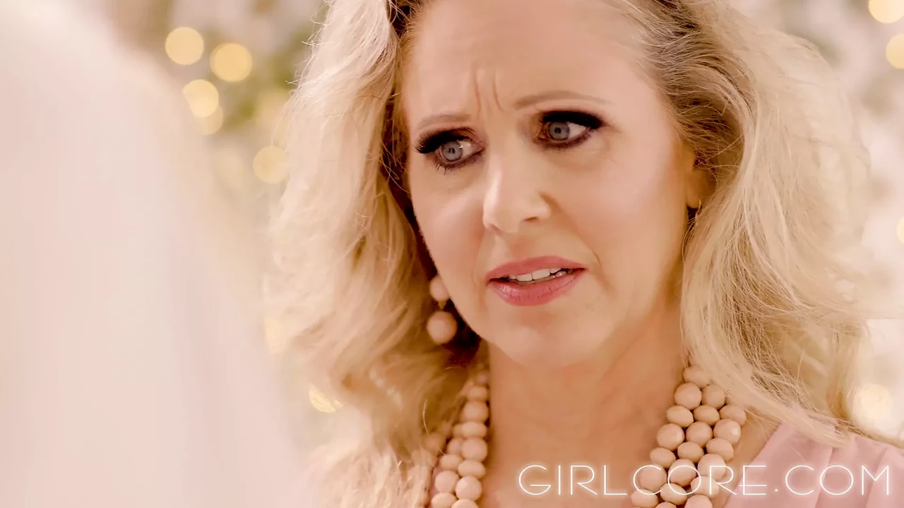 Stepmom Julia Ann Confesses Love Before Daughter’s Wedding