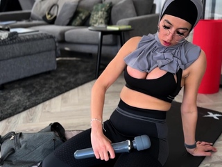 Hijabi Aaliyah Yasin gets horny after gym