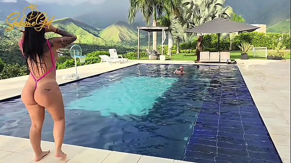 Salome Gil – Latina milf influencer bounces her huge ass on a Spanish cock in the pool