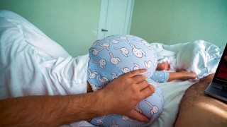 step sister wakes up and helps step brother cum while he watches porn – creampie