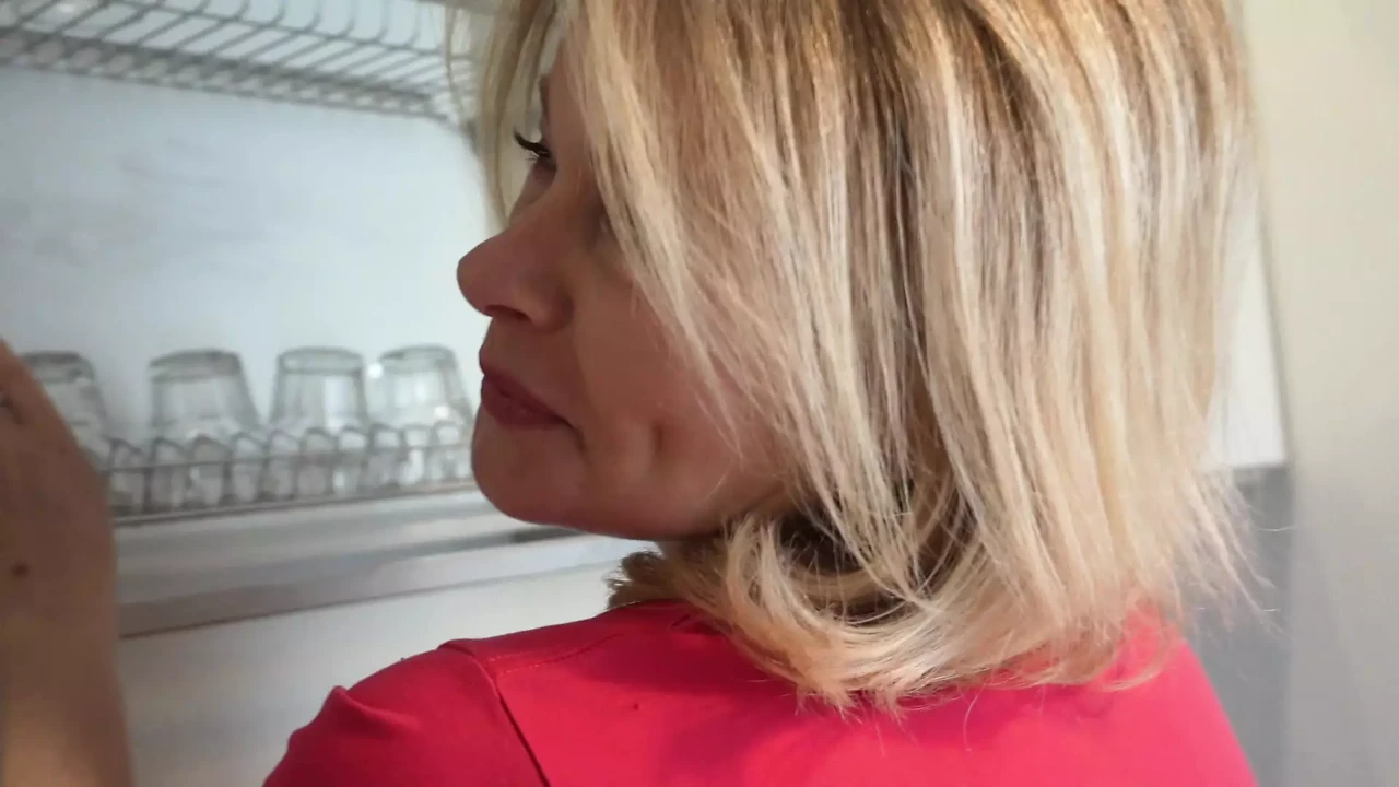 I Spread My MILF Neighbor in the Kitchen